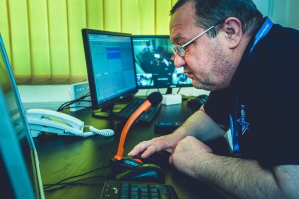 Cum evaluezi performanta si eficienta unui agent ce iti asigura servicii de paza si protectie?
