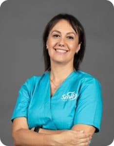 Legătura dintre hidratare și carii - dr. Cristina Munteanu, stomatolog - “doi litri de apă pe zi te pot ajuta să ai un zâmbet mai sănătos”
