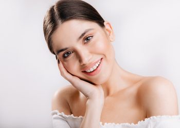 implanturi dentare