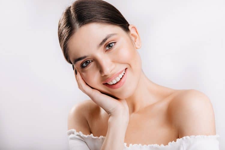 implanturi dentare