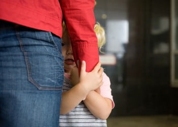 ajuta un copil să își învingă timiditatea