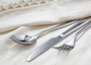 Cum se curăță tacâmurile din inox