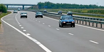 Deputaţii au votat ca reducerea perioadei de suspendare a permisului să fie condiţionată de plata amenzii