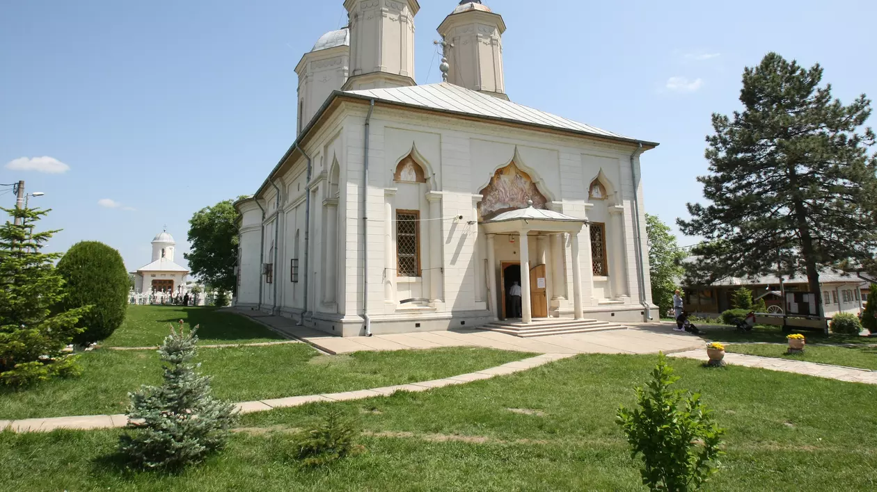 Jaf La Mănăstirea Pasărea. Hoții Au Furat 100.000 De Euro De Sub Salteaua Preotului | Libertatea