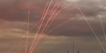Rachetele și dronele rusești bombardează orașele ucrainene aflate departe de linia frontului, în ciuda negocierilor de pace