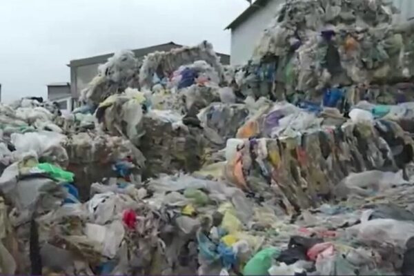 România pregătește o ordonanță pentru blocarea deșeurilor fals marcate ca produse second-hand