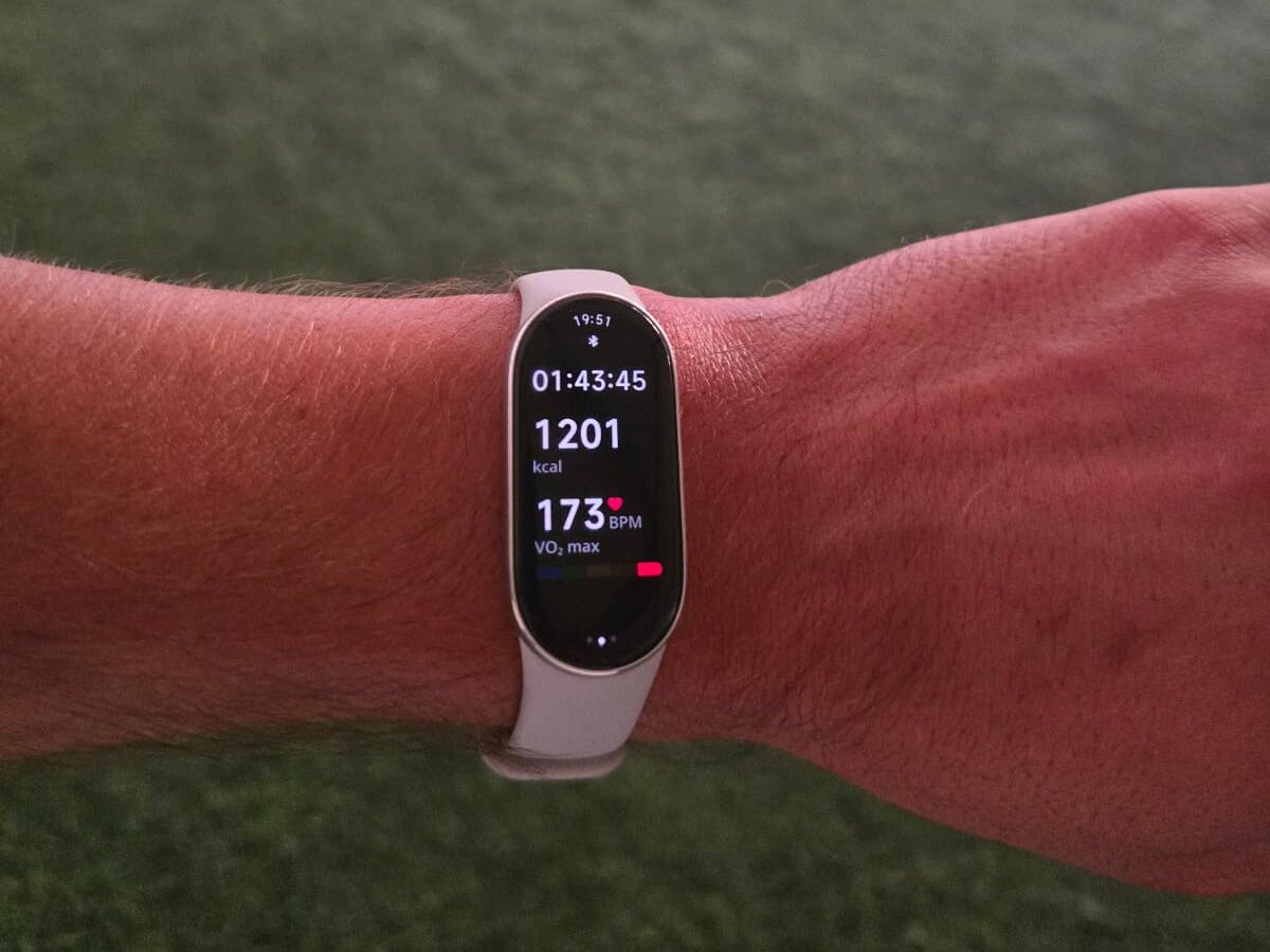 Xiaomi Smart Band 10 – Brățara care transformă mișcarea într-un obicei monitorizat Xiaomi Smart Band 10