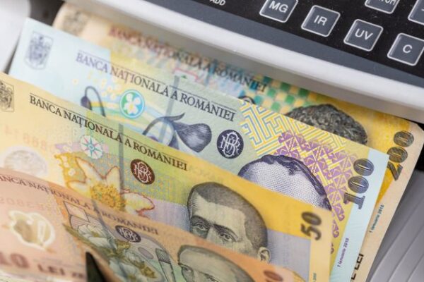 „Suntem datori vânduţi” – România se împrumută masiv pentru pensii și salarii