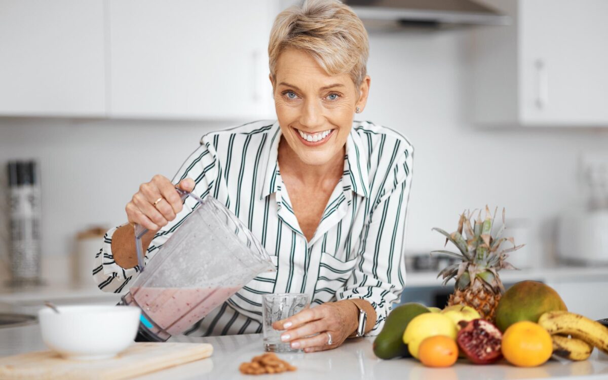 Dieta după 50 de ani: proteinele, fibrele și nutrienții care devin mai importanți