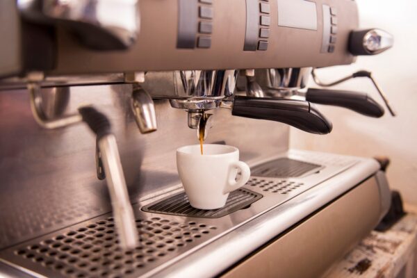 Espressor cu râșniță integrată: ce reglaje contează pentru cafeaua din ceașcă