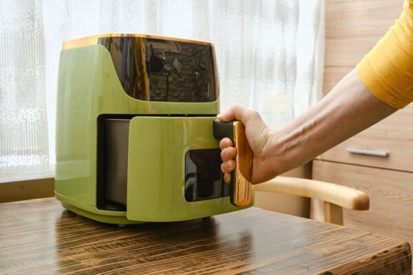 Air fryer cu un sertar sau două: ce variantă te ajută mai mult la gătit
