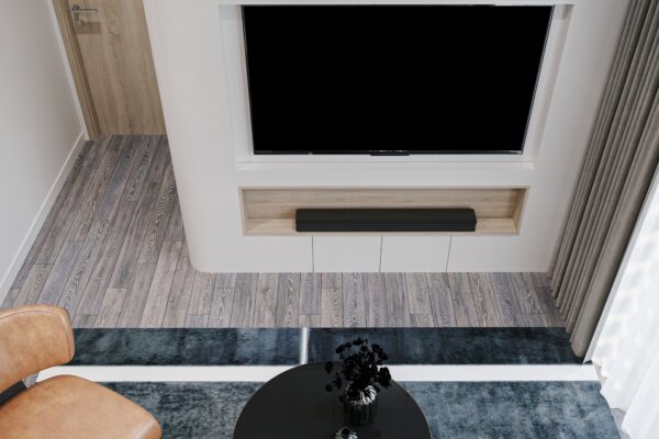 Televizor pe perete sau pe comodă: ce trebuie să planifici înainte de montaj