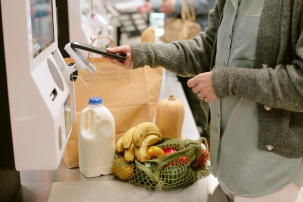 Cum faci cumpărături alimentare când ai puțin timp și un buget limitat