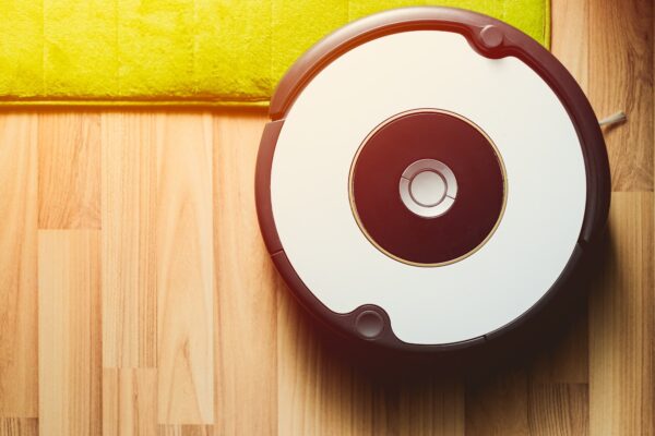 Aspirator robot cu mop: ce poate curăța și unde are limite