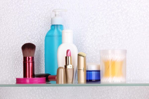 Produse de beauty cumpărate și uitate: cum îți dai seama ce lipsește cu adevărat din rutină
